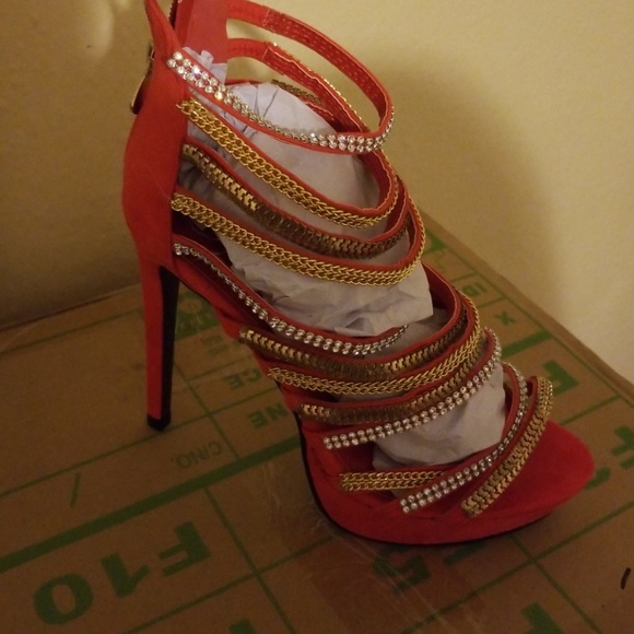 Heels - Picture 4 of 4